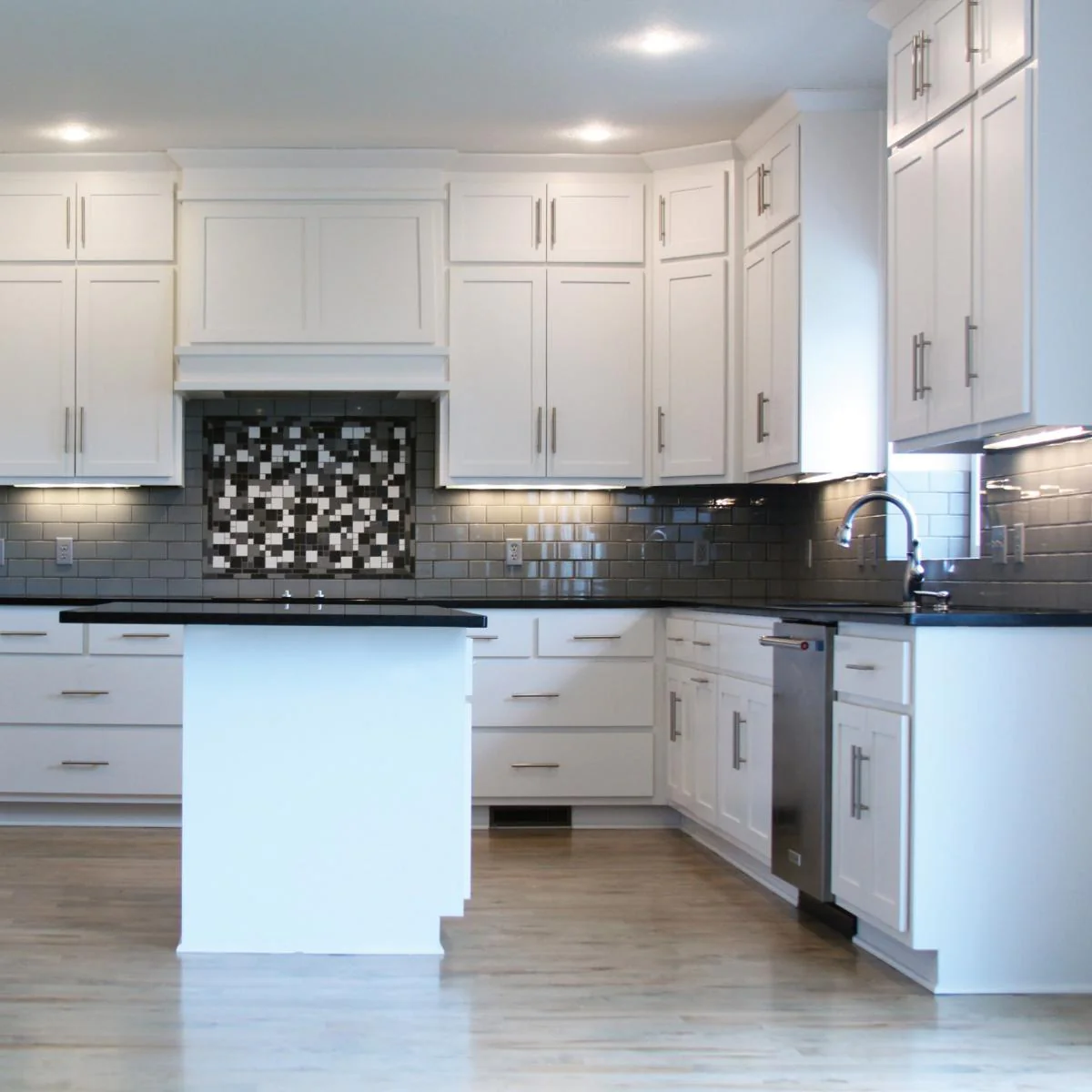 9 Watt; 14 Inch LED White Under Cabinet Light; CCT Selectable - Image 4