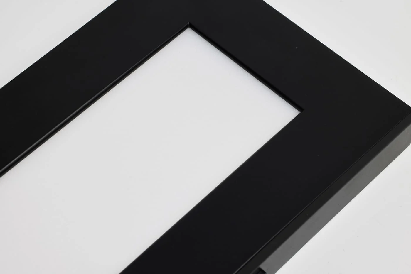 LED Black Surface Mount; 32 Watt; 5.5 in. x 36 in; CCT; 90 CRI; 120-277V - Image 5