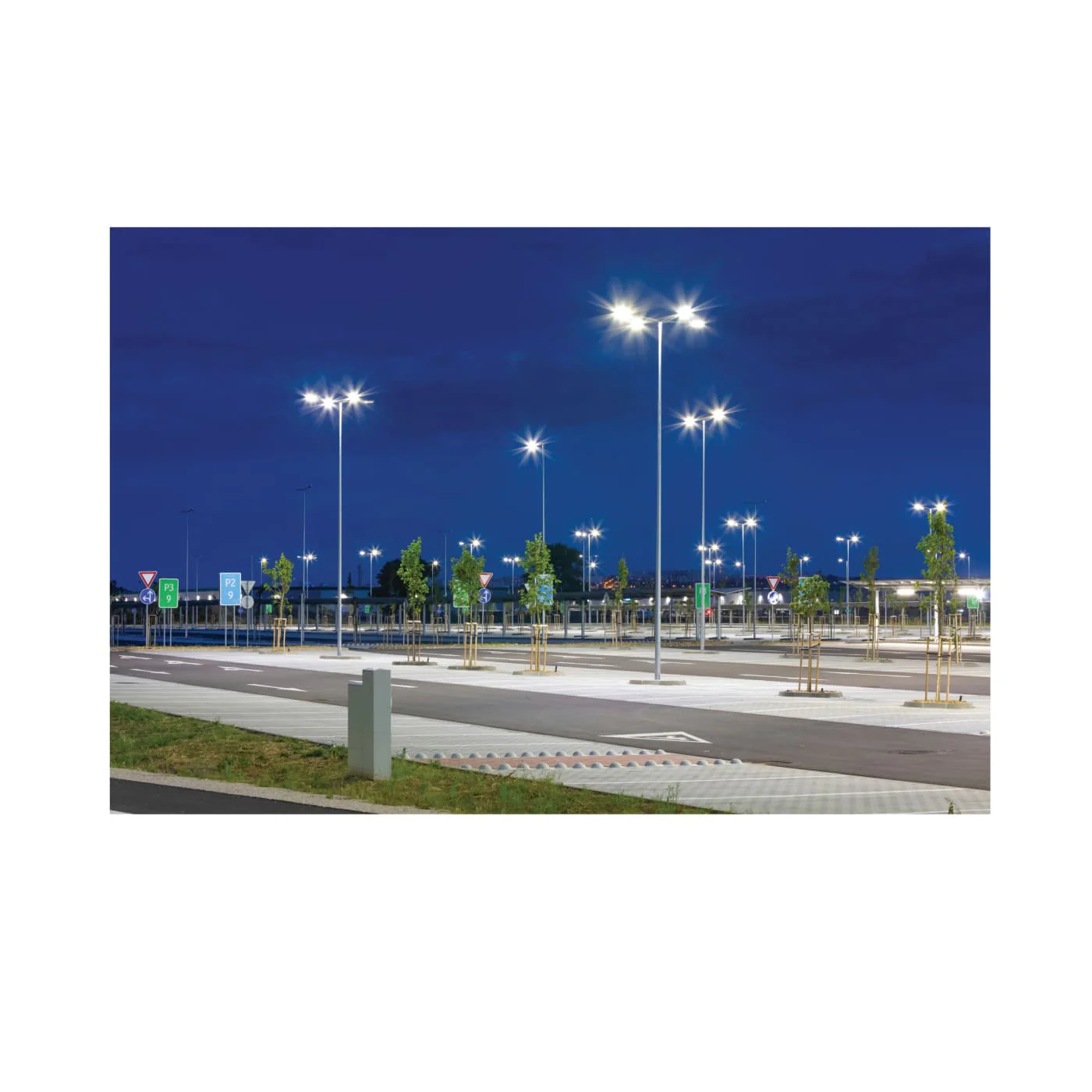 LED Shoe Box Lamp; 90/100/110 Wattage Select; 3K/4K/5K CCT Selectable; 120-277V - Image 2